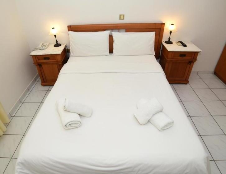 غرفة قياسية, The Flower Of Monemvasia