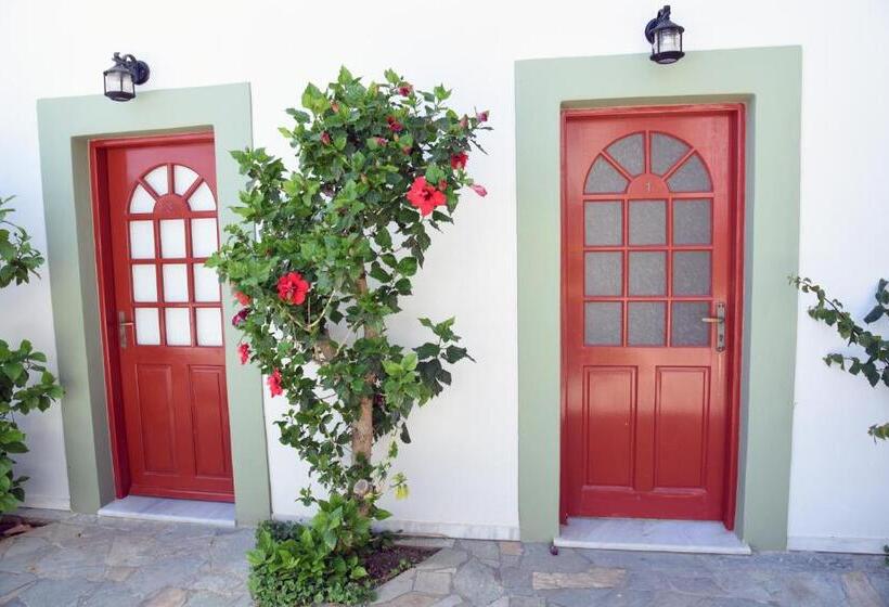 غرفة قياسية, The Flower Of Monemvasia