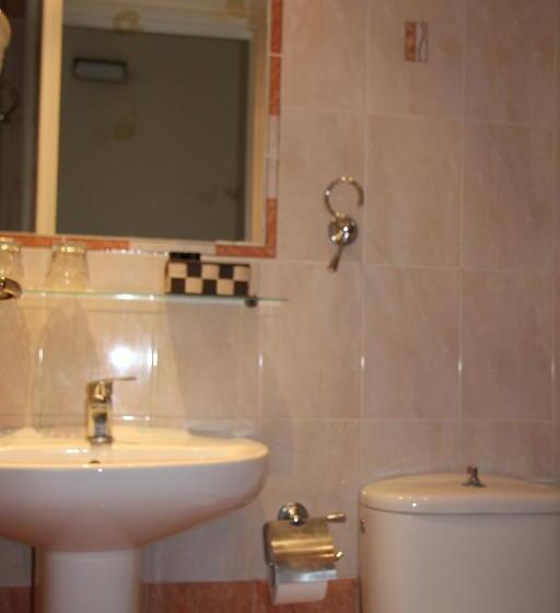 غرفة قياسية مطلّة علي البحر, The Flower Of Monemvasia