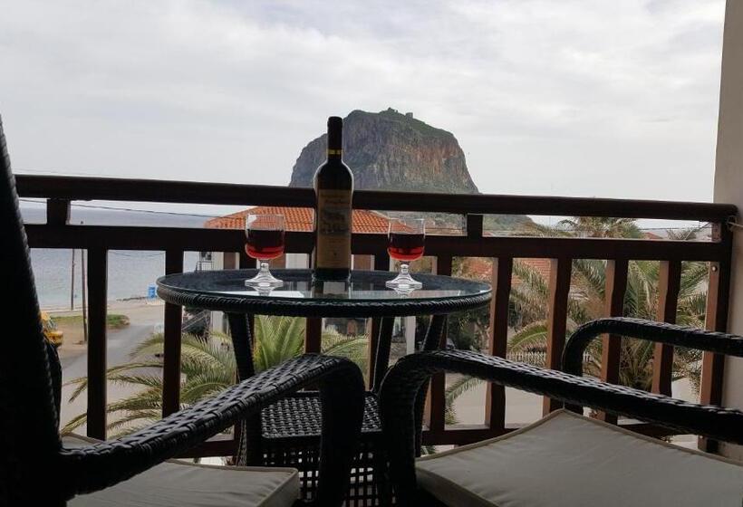 Номер Superior Вид на Море, The Flower Of Monemvasia