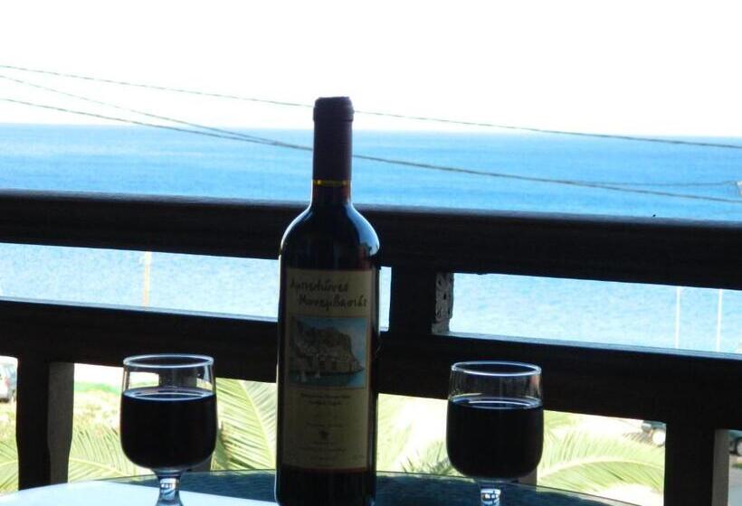 غرفة سوبيريور مطلّة علي البحر, The Flower Of Monemvasia