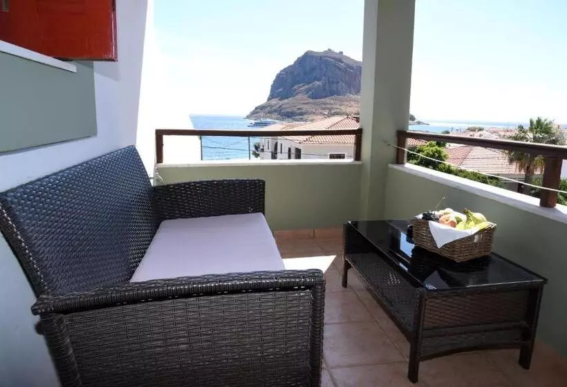 ペントハウスルーム, The Flower Of Monemvasia