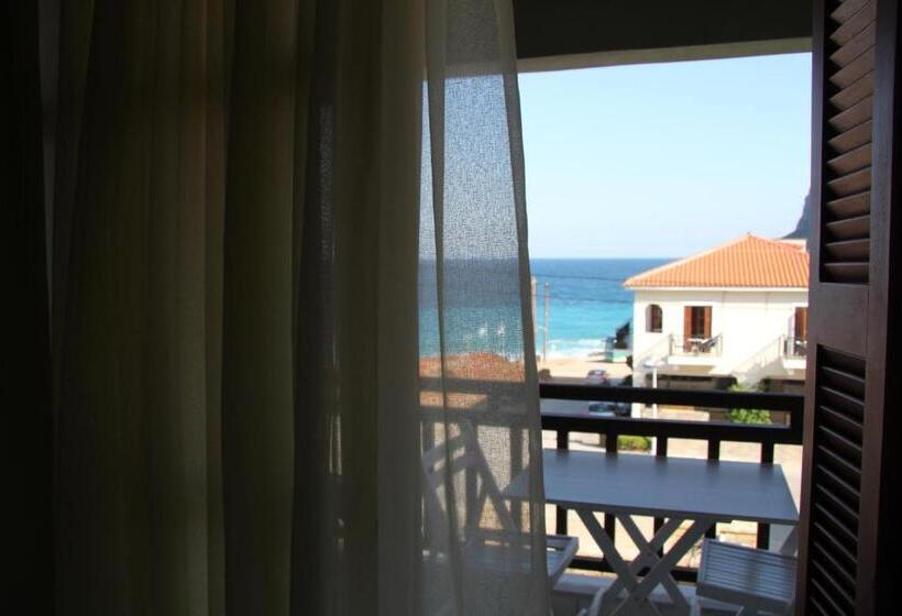 غرفة ديلوكس مطلّة علي البحر مزوَّدة بشُرفة, The Flower Of Monemvasia