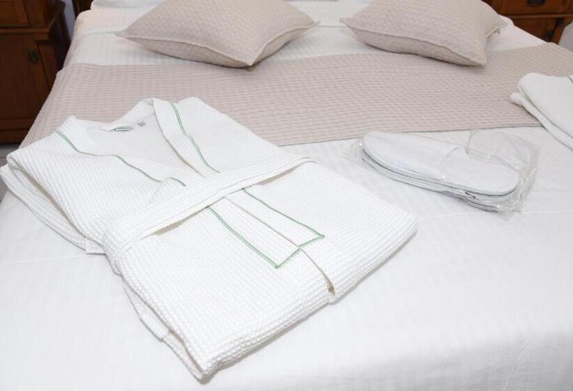 غرفة سوبيريور مطلّة علي البحر, The Flower Of Monemvasia