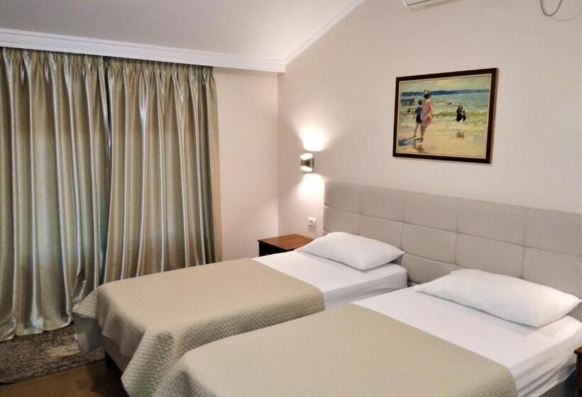 חדר סטנדרט, Viktoria Tirana