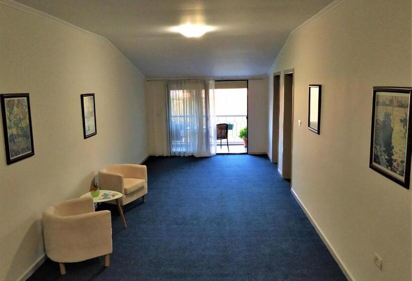 חדר סטנדרט יחיד, Viktoria Tirana