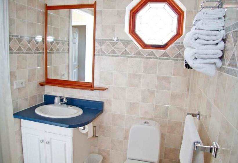 اتاق خانوادگی, Vogar