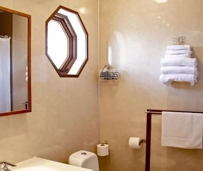 اتاق استاندارد سه نفره, Vogar