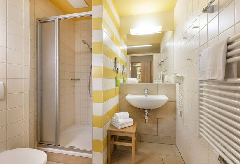 חדר סטנדרט לשלושה, Jufa Hotel Bleiburg