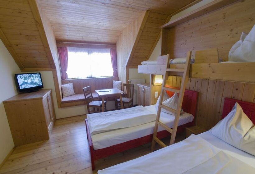 Номер Стандарт Трехместный, Jufa Hotel Tieschen