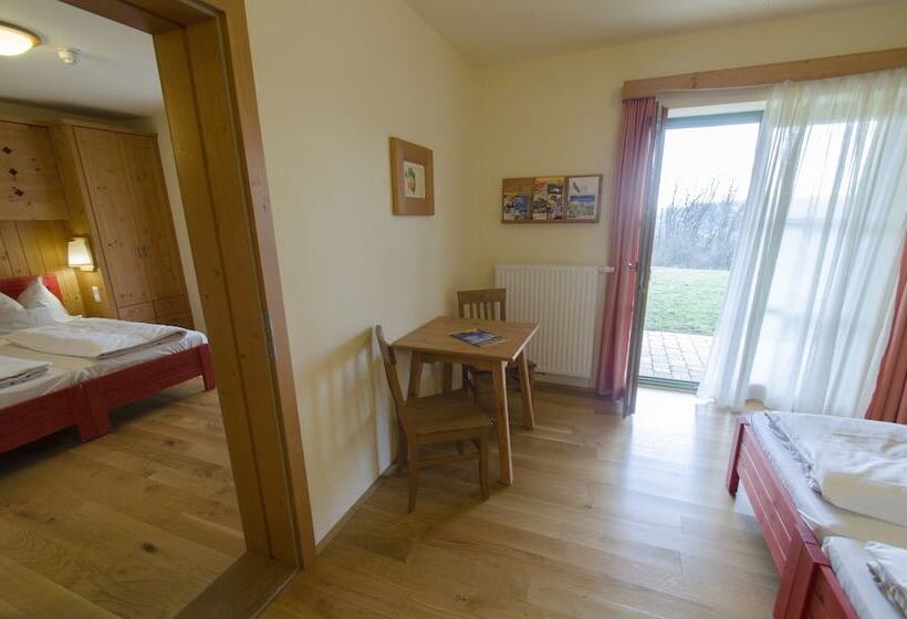 4인용 수피리어 룸, Jufa Hotel Tieschen