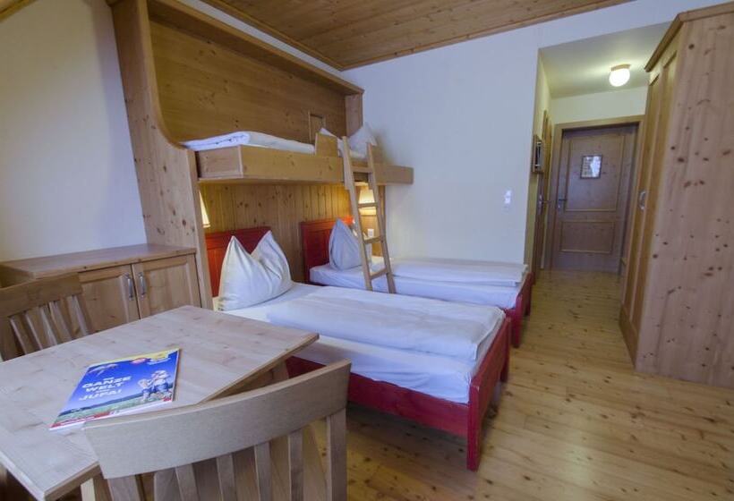 Четырехместный Номер Superior, Jufa Hotel Tieschen
