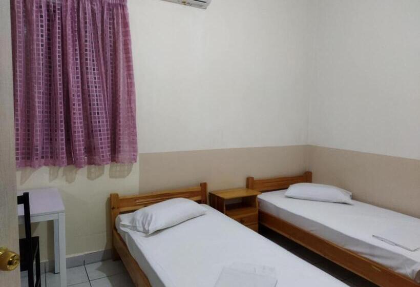 基本三人间, San Remo Hostel