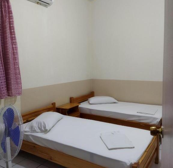 基本三人间, San Remo Hostel