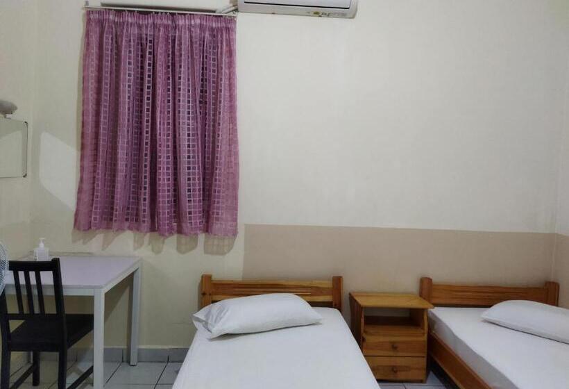 基本三人间, San Remo Hostel