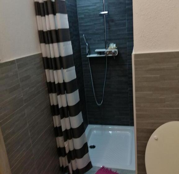 标准间, Lughera B&b