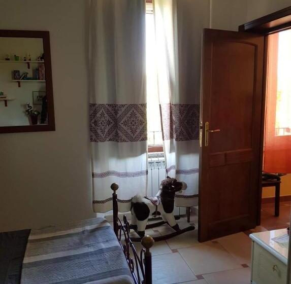 带共用浴室的标准房间, Lughera B&b