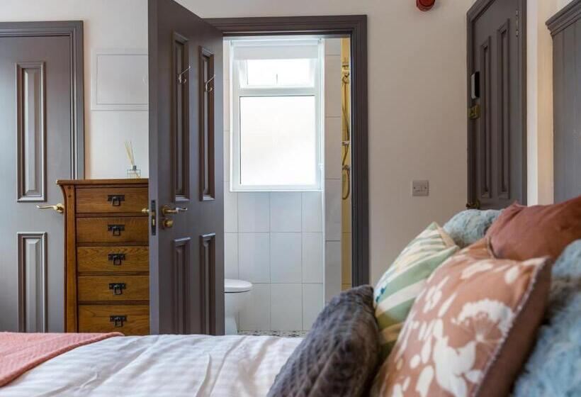 Номер Стандарт, Macs Townhouse Dungarvan