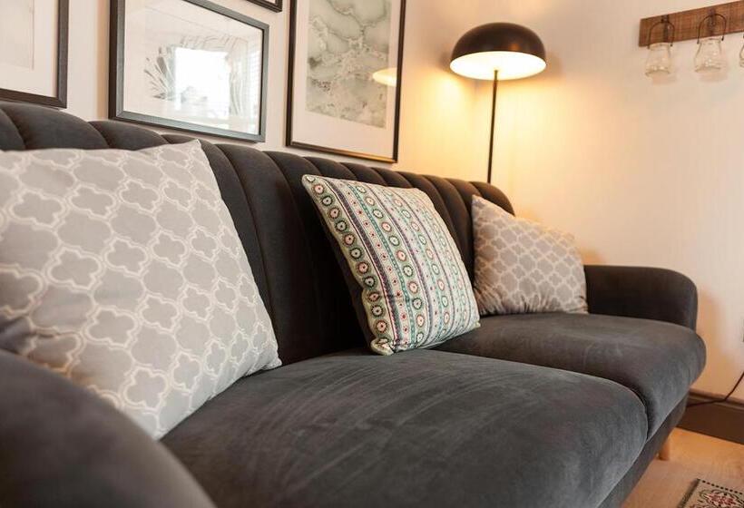 Апартаменты Deluxe 1 Спальня, Macs Townhouse Dungarvan