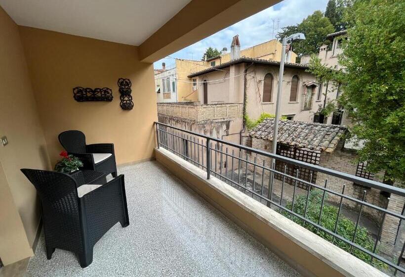 غرفة قياسية ثلاثية مزودة بتراس, Affittacamere Il Piccolo Borgo Foligno