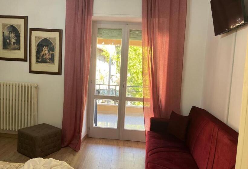 غرفة قياسية ثلاثية مزودة بتراس, Affittacamere Il Piccolo Borgo Foligno