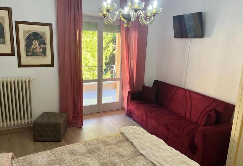 غرفة قياسية ثلاثية مزودة بتراس, Affittacamere Il Piccolo Borgo Foligno