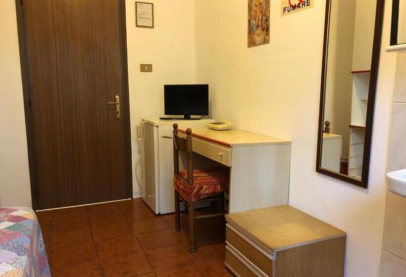 バスルーム共有のシングルスタンダード, Alloggio Al Giardino