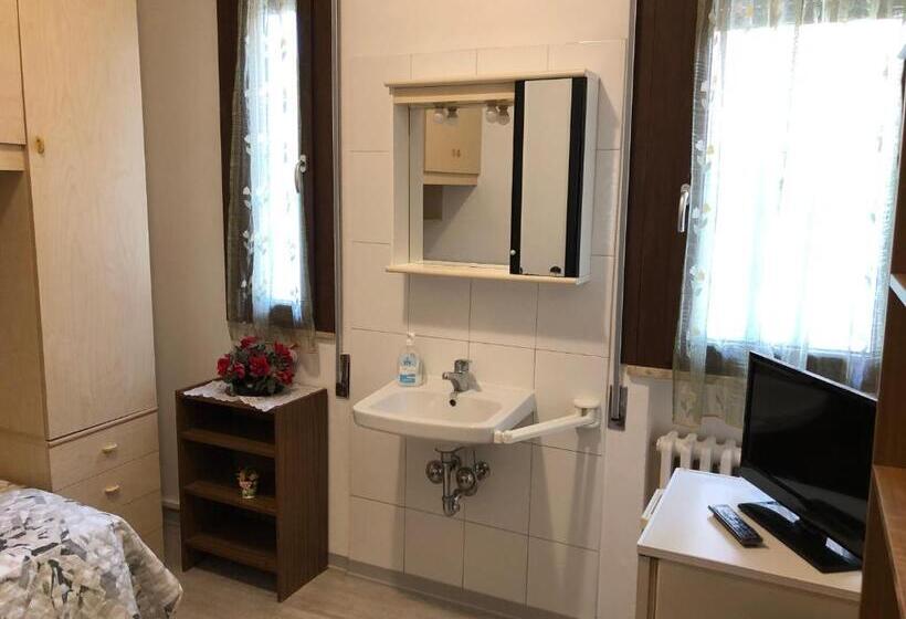 标准单人间共用浴室, Alloggio Al Giardino