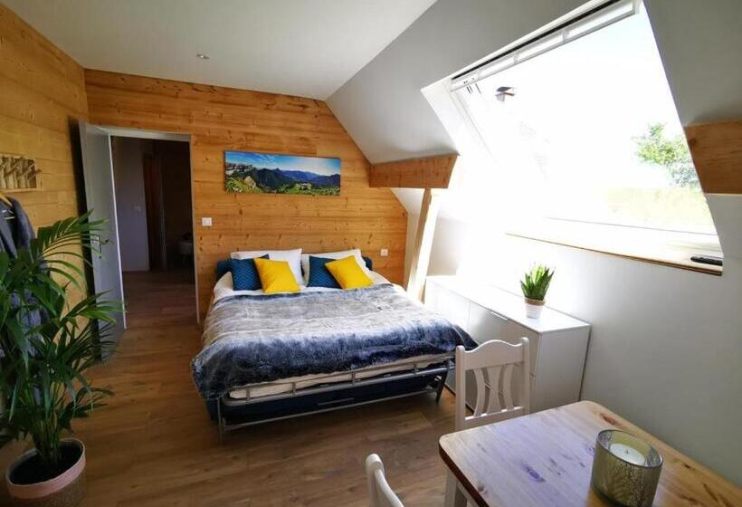 可观山景的小型套房, L étang De La Tourne