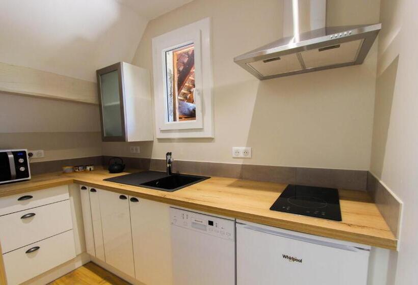 可观山景的小型套房, L étang De La Tourne