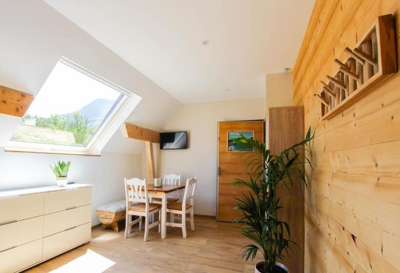 山の見えるジュニアスイート, L étang De La Tourne