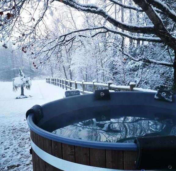 可观山景的小型套房, L étang De La Tourne