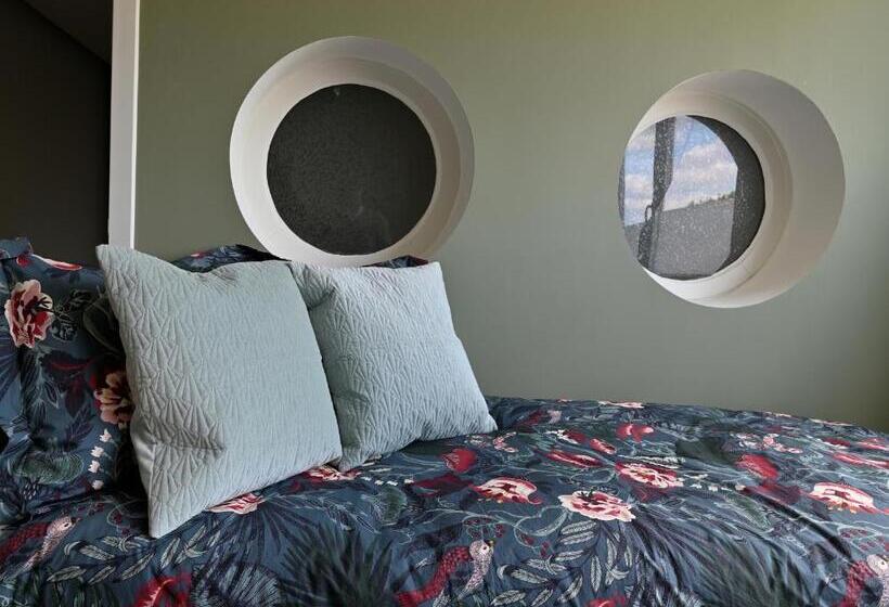 غرفة عائلية, Nova Zembla