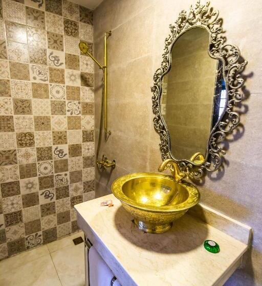 اتاق استاندارد با چشم‌انداز کوهستان, Palais Shazam & Spa