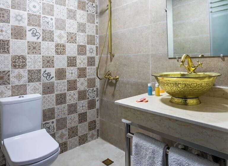 اتاق راحتی سه تخته, Palais Shazam & Spa