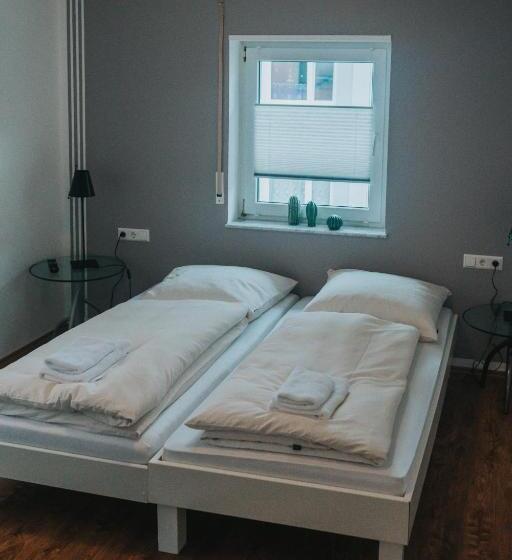 高级大房间, Three Corners