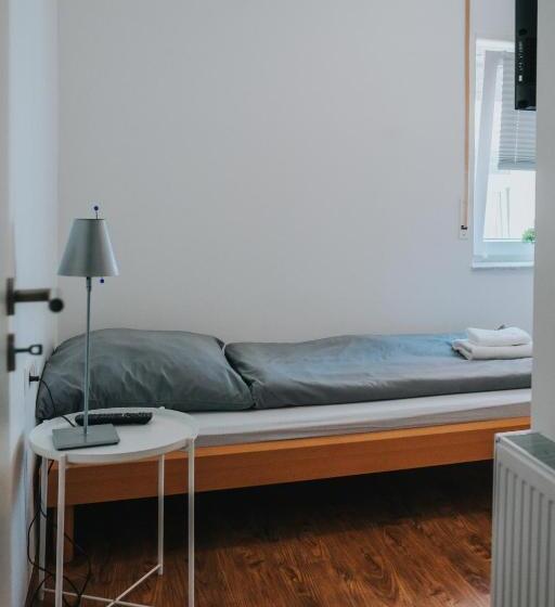 Номер Стандарт Индивидуальный, Three Corners