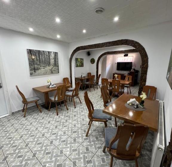 Номер Стандарт Вид на Бассейн, Gasthaus Casa Kugler