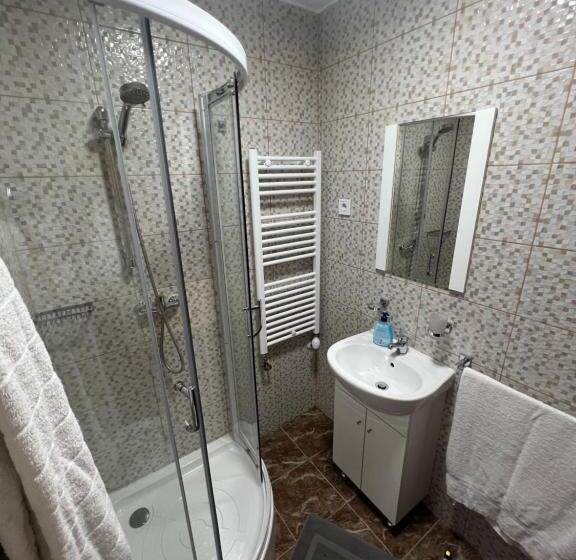 Номер Стандарт Вид на Бассейн, Gasthaus Casa Kugler