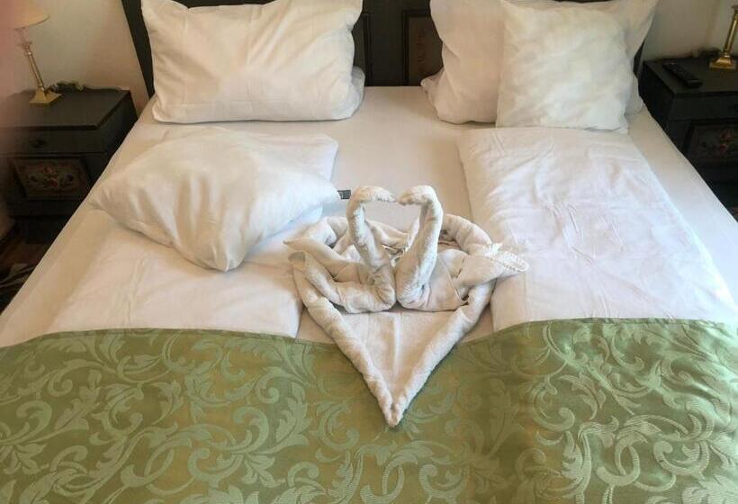 Номер Стандарт Вид на Бассейн, Gasthaus Casa Kugler