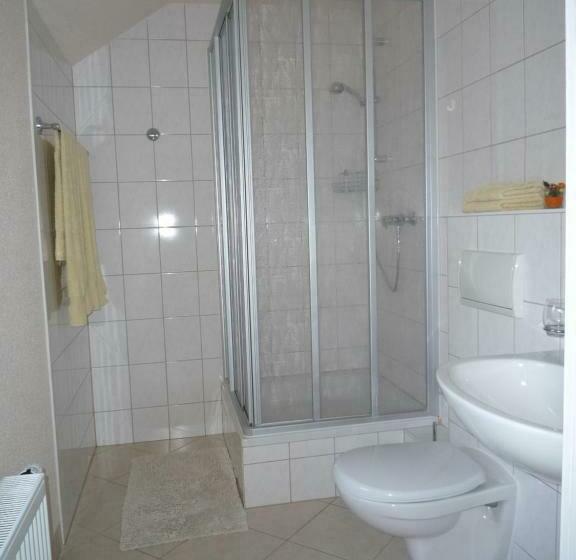 スタンダード4人部屋, Gockescher Hahn