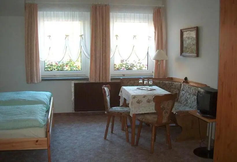 スタンダード４人部屋, Gockescher Hahn