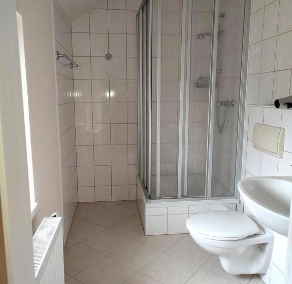 スタンダード4人部屋, Gockescher Hahn