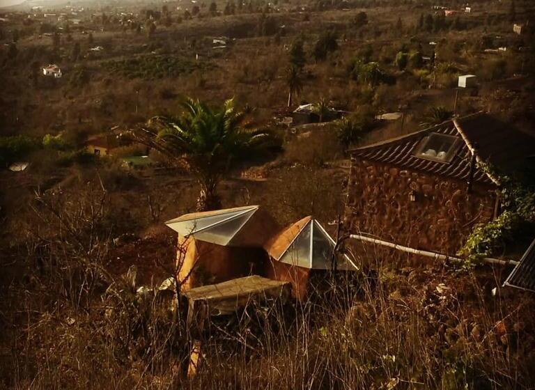 بانگلوی لوکس, Abracaribes