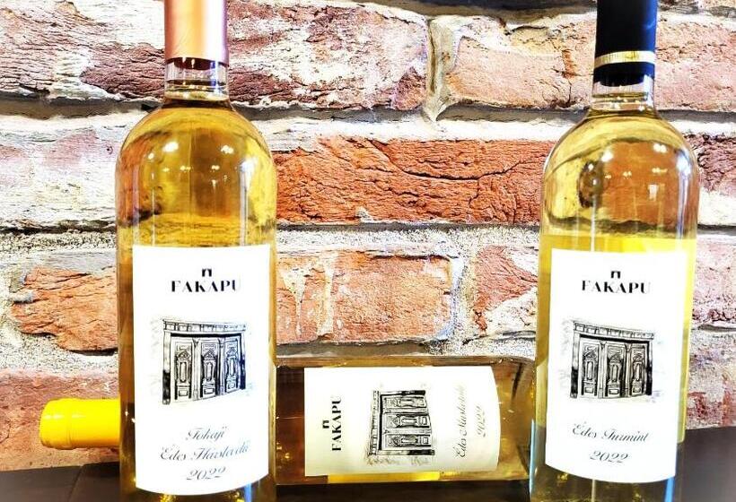 침실 1개 아파트, Fakapu Pince és Panzió