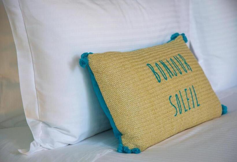 غرفة قياسية سرير كينج, O Myosotis