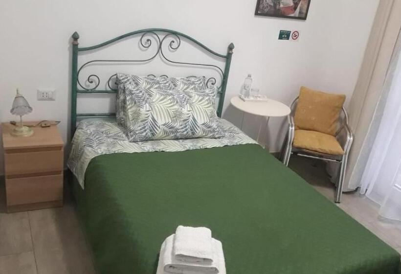 اتاق استاندارد یک نفره, Un Passo Dal Mare