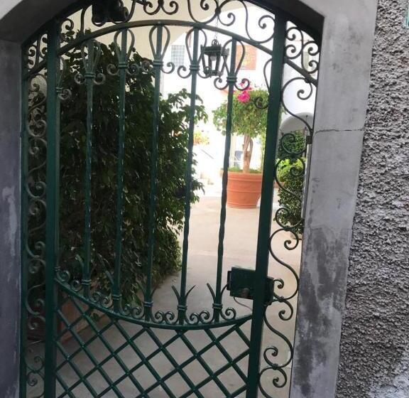 デラックスルーム, Civico13 Capri