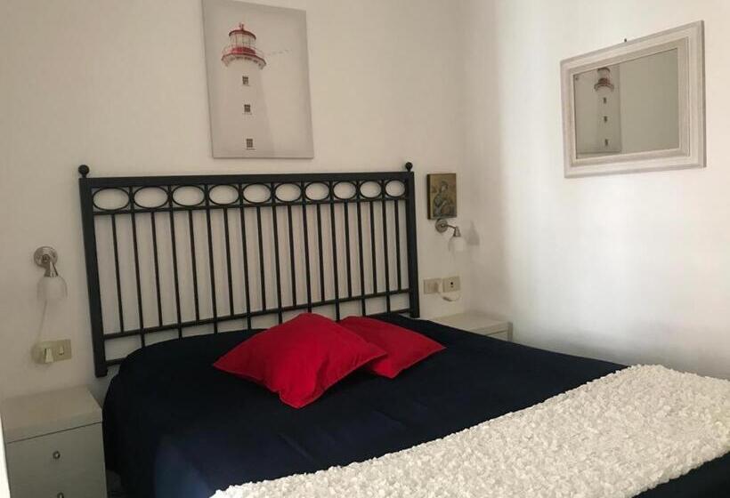 デラックスの4人部屋, Civico13 Capri