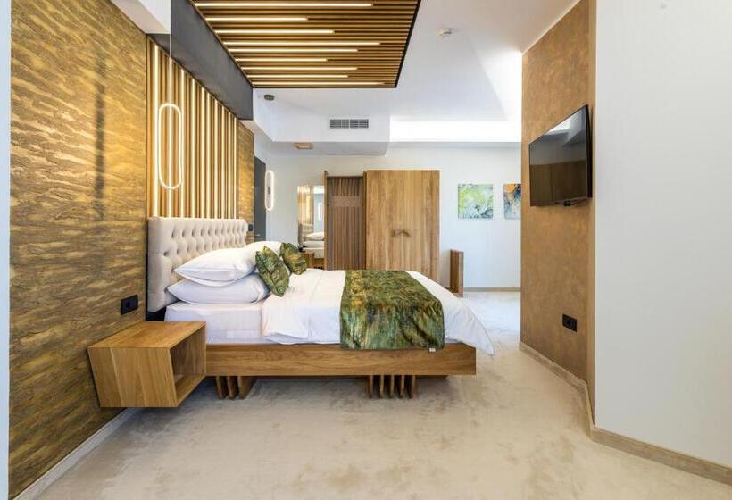 豪华套房, Ivascu